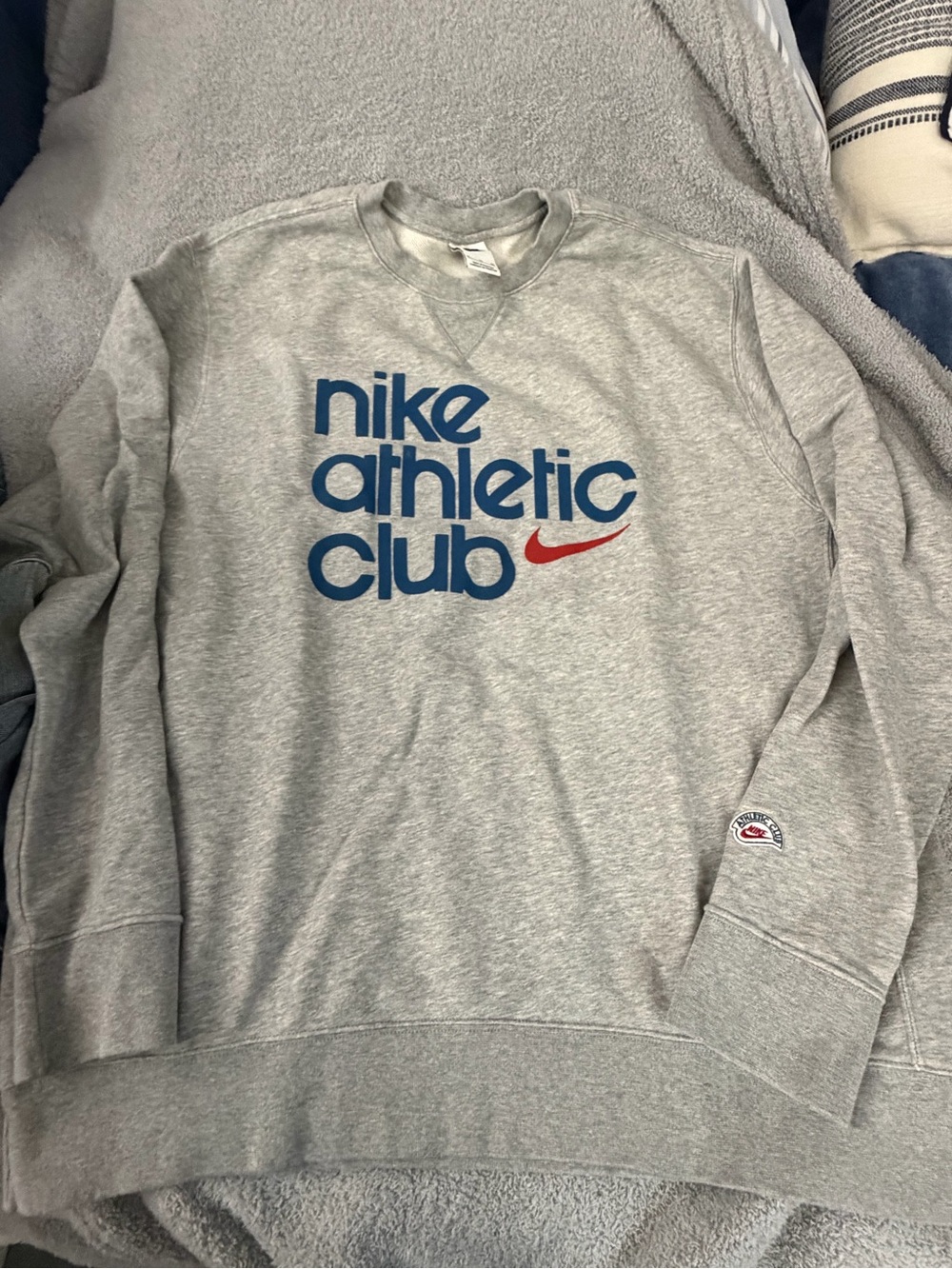 Nike Men's Gray 'Nike Athletic Club' Crewneck Sweatshirt XL
